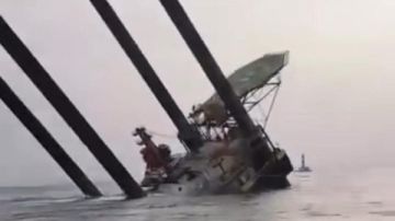 التحفظ على مهندس حفار إد مارين 12 بعد كارثة غرقه بجبل الزيت التحفظ على مهندس حفار إد مارين 12 بعد كارثة غرقه بجبل الزيت