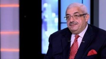 خبير تغذية يحذر من سم قاتل في بذور بعض الفواكه الشائعة