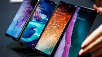 عاجل أزمة بين التجار والحكومة بسبب ضريبة الهواتف المستوردة.. وشعبة المحمول تصعد