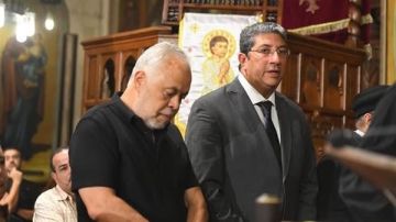 أشرف زكي يشارك في مراسم جنازة الفنان الكبير لطفي لبيب أشرف زكي يشارك في مراسم جنازة الفنان الكبير لطفي لبيب