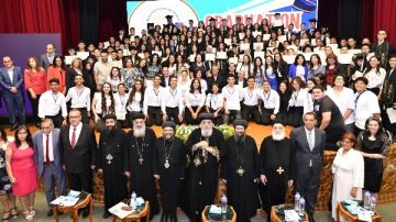 تكريم طلاب الشهادة الإعدادية بالمدرسة المرقسية بالإسكندرية بيد البابا تواضروس