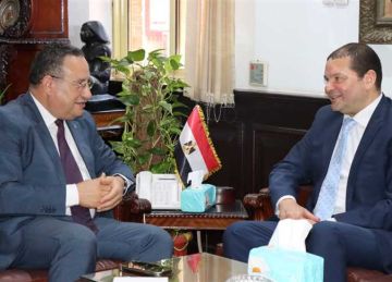 جامعة الإسكندرية تبحث مع هيئة التأمين الصحي الشامل تطبيق المنظومة في المحافظة