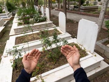 دعاء للميت يوم الجمعة .. ردد أفضل أدعية للمتوفى يفرح بها وتنير قبره