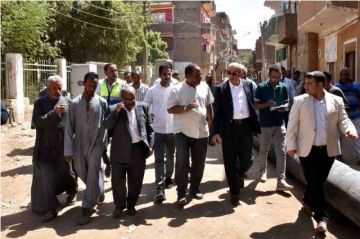 محافظ الأقصر يلزم الشركات بسرعة إنهاء مشروعات الصرف بالطريق الزراعي الغربي