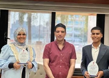 أم وابنها يتقاسمان حلم التفوق في سوهاج.. الأم تحصد 89 والابن 86 في الثانوية العامة أم وابنها يتقاسمان حلم التفوق في سوهاج.. الأم تحصد 89 والابن 86 في الثانوية العامة