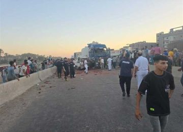 إصابة 11 عاملا في تصادم ميكروباص وسيارة نقل بطريق السادات في المنوفية