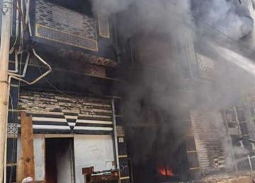 مصرع شخص في حريق هائل بمصنع فايبر في القليوبية.. و9 سيارات إطفاء تخمد النيران