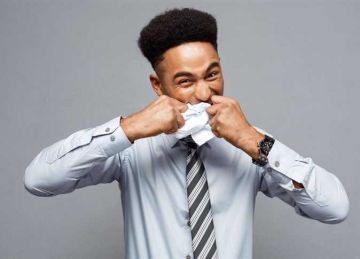 هذه الفئات معرضة للخطر.. ماذا يحدث لجسمك إذا تناولت الورق بالخطأ؟