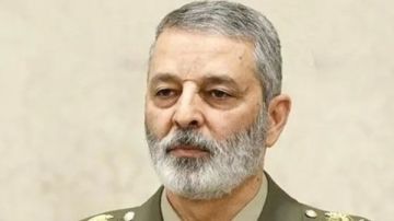 رئيس الأركان الإيراني يهدد بإصابة إسرائيل بالشلل حال مهاجمة بلاده رئيس الأركان الإيراني يهدد بإصابة إسرائيل بالشلل حال مهاجمة بلاده