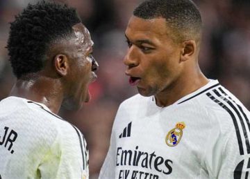 عايز زي مبابي .. فينيسيوس يثير أزمة جديدة في ريال مدريد  عايز زي مبابي .. فينيسيوس يثير أزمة جديدة في ريال مدريد