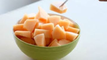 الشمام نجم الصيف.. فاكهة ترطب الجسم وتحميه من الأمراض المزمنة الشمام نجم الصيف.. فاكهة ترطب الجسم وتحميه من الأمراض المزمنة