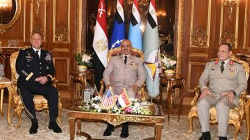 الفريق أحمد خليفة يلتقى قائد القيادة المركزية الأمريكية