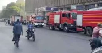 الهلال الأحمر المصرى يوجه فرق الطوارئ إلى سنترال القاهرة لتقديم الإسعافات الهلال الأحمر المصرى يوجه فرق الطوارئ إلى سنترال القاهرة لتقديم الإسعافات