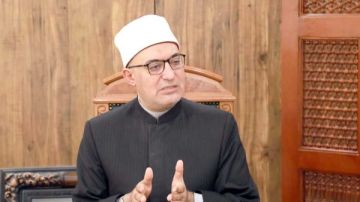 حكم إلقاء السلام من الرجال على النساء.. مفتى الجمهورية يجيب