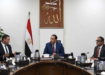 رئيس الوزراء يتابع إجراءات تنفيذ الخطة الاستراتيجية لتحلية مياه البحر