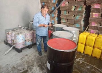 ضبط 35 طن مواد كيميائية و200 كرتونة حلوى أطفال مجهولة المصدر في الشرقية (صور) ضبط 35 طن مواد كيميائية و200 كرتونة حلوى أطفال مجهولة المصدر في الشرقية (صور)