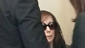 فيروز ترد على تعزية السفير المصري في جنازة زياد الرحباني فيروز ترد على تعزية السفير المصري في جنازة زياد الرحباني