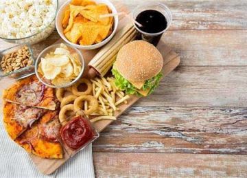 موجودة في كل منزل.. أطعمة تزيد من خطر الإصابة بأمراض تهدد حياتك موجودة في كل منزل.. أطعمة تزيد من خطر الإصابة بأمراض تهدد حياتك