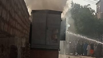 السيطرة على حريق محول كهرباء بقرية العزية بأسيوط