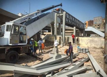 دعمه بسلالم احتياطية.. محافظ القليوبية يتابع تطوير كوبري المشاة الكهربائي بـ بنها (صور)