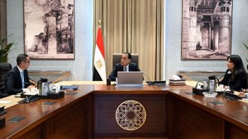 رئيس الوزراء ووزير الاستثمار يبحثان خطط جذب الاستثمارات وتطوير المناطق الحرة رئيس الوزراء ووزير الاستثمار يبحثان خطط جذب الاستثمارات وتطوير المناطق الحرة