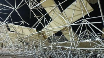 بعد إصابة4 عمال.. محافظ قنا يوجه بإغلاق موقع سقوط مظلات موقف نجع حمادى