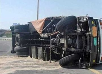 تكدس مرورى على الطريق الحر شبرا- بنها بسبب انقلاب سيارة نقل محملة بالبنجر