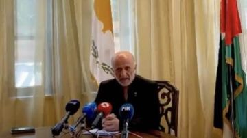 إضراب بعض أبناء الجالية العربية في قبرص عن الطعام احتجاجا على إبادة غزة صور إضراب بعض أبناء الجالية العربية في قبرص عن الطعام احتجاجا على إبادة غزة صور