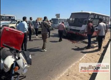  العربية بقيت كوم حديد .. تفاصيل حادث تصادم بين أتوبيس وسيارة ملاكي أعلى محور 26 يوليو