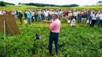 المركزية للإرشاد الزراعي تواصل جهود تقديم الدعم الفني للمزارعين.. تفاصيل