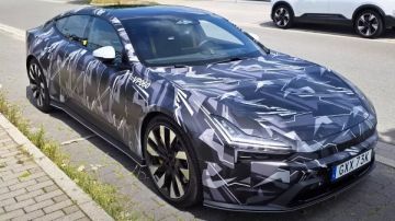 منافسة بورش.. بولستار تطلق سيارة خارقة للاعبي كرة القدم