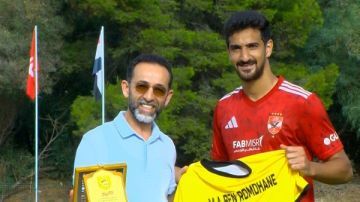 البنزرتي التونسي يكرم محمد على بن رمضان قبل لقاء الأهلي