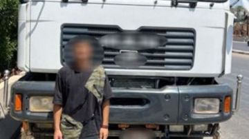 عفاريت الأسفلت.. القبض على سائقي 3 سيارات نقل ثقيل عرضوا حياة المواطنين للخطر بأكتوبر فيديو