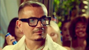 عمرو دياب وابنه عبد الله يحتلان التريند بأغنية يلا