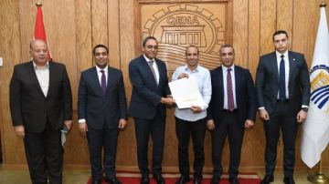 محافظ قنا ورئيس هيئة الرقابة الإدارية يكرمان المتميزين بإدارات المراجعة والحوكمة