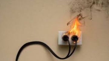مع زيادة الحرائق .. طرق تحمي منزلك من الماس الكهربائي