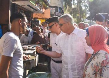 هتتقوا ربنا إمتى؟! .. محافظ الإسكندرية يعنف بائعين: لو الأسعار دي متغيرتش مش هتقفوا هنا تاني (فيديو) هتتقوا ربنا إمتى؟! .. محافظ الإسكندرية يعنف بائعين: لو الأسعار دي متغيرتش مش هتقفوا هنا تاني (فيديو)