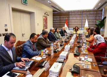 وزير التنمية المحلية تناقش مقترحات لتطوير عددا من الشوارع التجارية بمصر الجديدة
