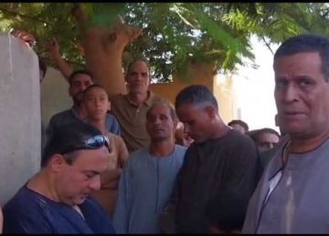 خلوني جنبه أونسه .. انهيار والد أمين الشرطة المتوفى في حادث مدير أمن الوادى الجديد (فيديو) خلوني جنبه أونسه .. انهيار والد أمين الشرطة المتوفى في حادث مدير أمن الوادى الجديد (فيديو)