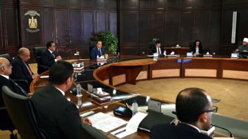  معاناة كبيرة بسبب الحرارة .. رئيس الوزراء يعتذر عن انقطاع المياه بالجيزة