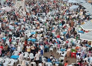 موجه حارة تضرب الإسكندرية ..والشواطئ كاملة العدد حتى الفجر موجه حارة تضرب الإسكندرية ..والشواطئ كاملة العدد حتى الفجر