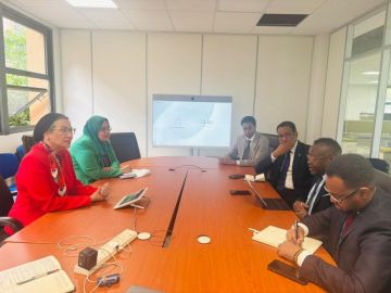 وزيرة البيئة تلتقي بنظيرها الصومالي ورئيس اللجنة الدولية المعنية بالتلوث البلاستيكى INC وزيرة البيئة تلتقي بنظيرها الصومالي ورئيس اللجنة الدولية المعنية بالتلوث البلاستيكى INC