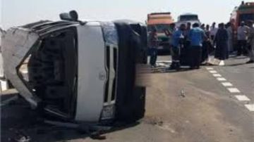 إصابة 7 في انقلاب ميكروباص بطريق إسكندرية الصحراوي قرب مطار سفنكس