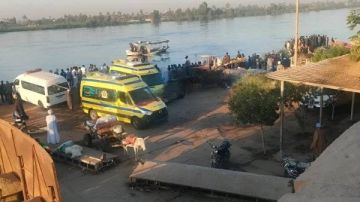 الإنقاذ النهري يدفع بفريق للبحث عن مستقلى السيارة الغارقة بنيل قنا