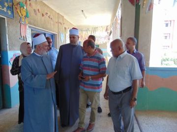 رئيس المنطقة الأزهرية يتفقد مراكز تصحيح الشهادة الثانوية بسوهاج.. صور