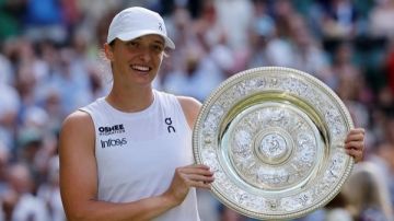 إيجا شفيونتيك تكتب التاريخ في ويمبلدون .. أول لقب على العشب بانتصار ساحق