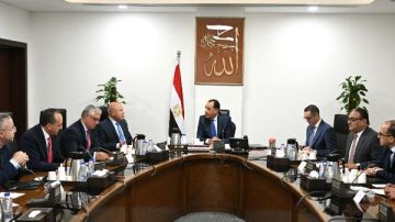 مدبولي: حوافز خارج الصندوق لتوطين صناعة السيارات الكهربائية في مصر مدبولي: حوافز خارج الصندوق لتوطين صناعة السيارات الكهربائية في مصر