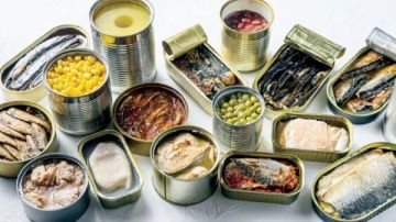 منها مكعبات المرق.. خبير يحذر من الأغذية المصنعة