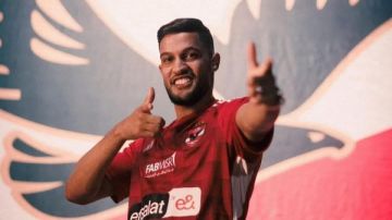 الوداد المغربي يسعى لاستعادة يحيى عطية الله ويصطدم بطلبات سوتشي المالية