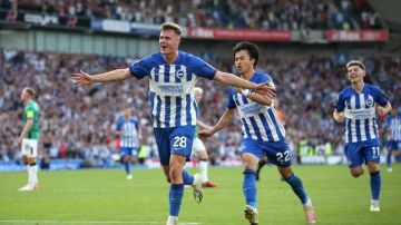 روما يضم مهاجم برايتون لمدة موسم رسميا.. تفاصيل